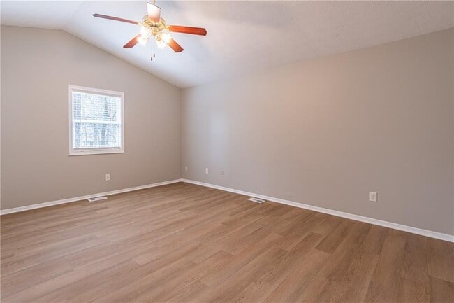 Building Photo - 210 Littlewick Way