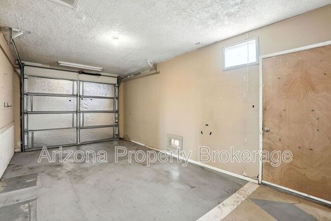 Building Photo - 111 N Flint Cir