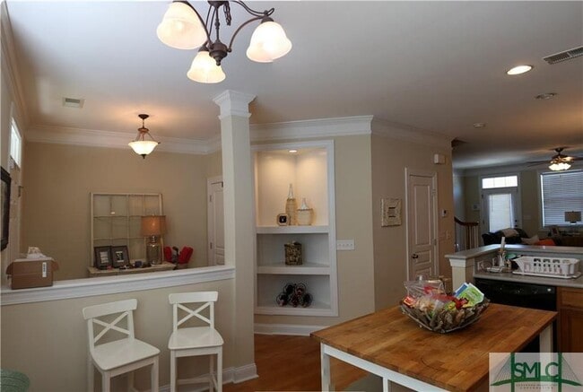 Building Photo - 213 Lakeview Dr