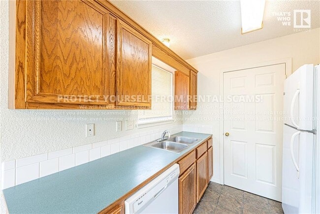 Building Photo - 1210 S Jasmine Ln
