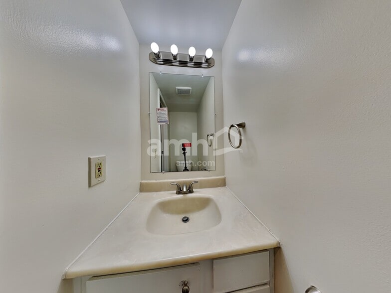 Building Photo - 12187 Derby Ct