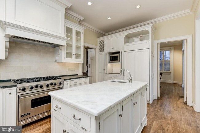 Building Photo - 2425 California St NW