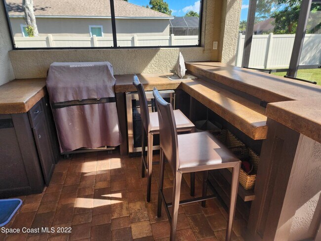 Building Photo - 220 Northgrove Dr