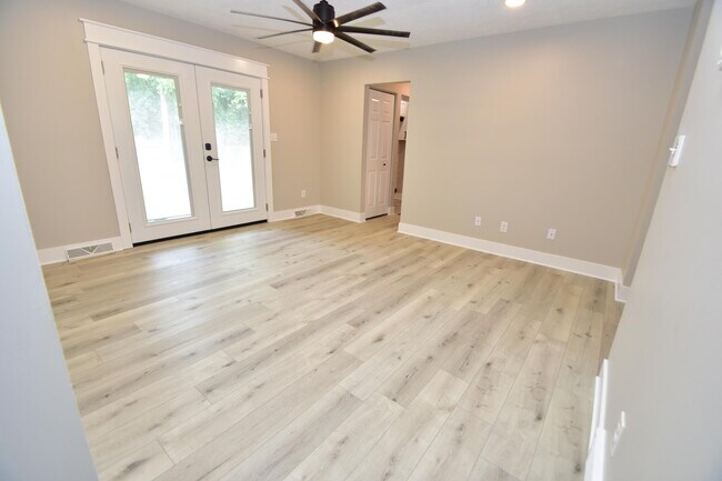 Building Photo - 3805 Wedgewood Ct