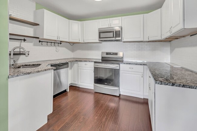 Building Photo - 25 Cartright St