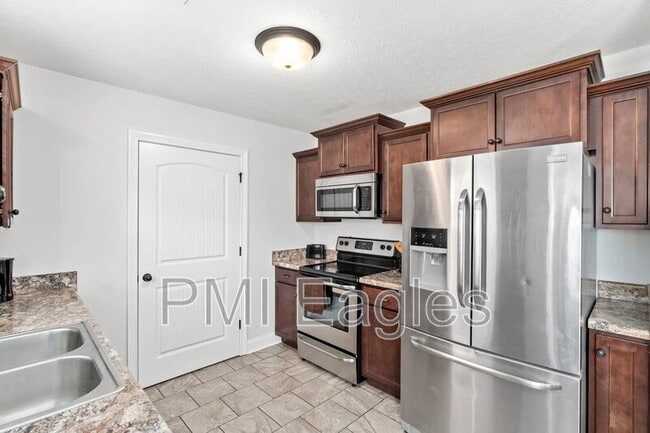 Building Photo - 243 Azalea Dr