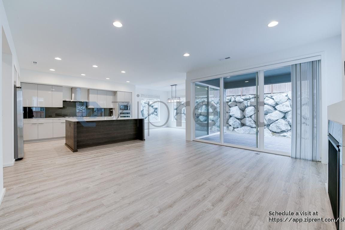 Building Photo - 16401 26th St E