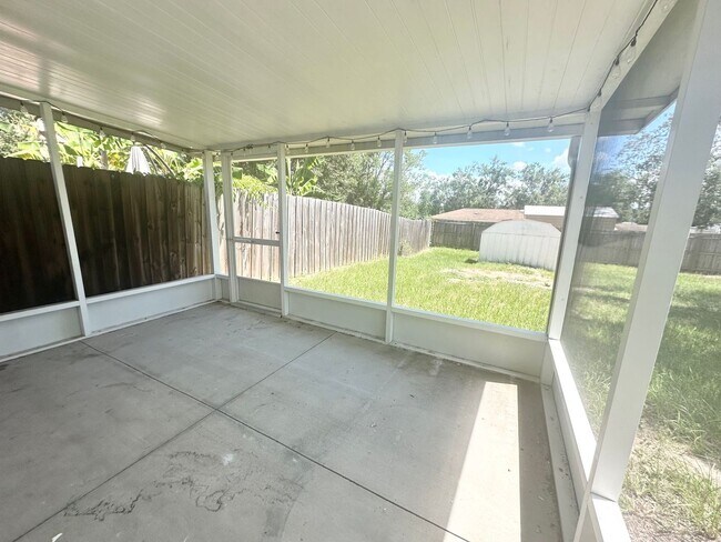 Building Photo - Charming 2-Bedroom Townhome with Bonus Roo...