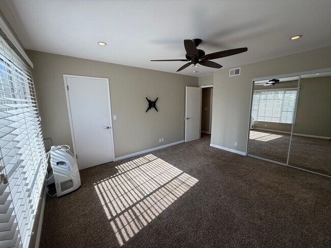 Building Photo - 4038 Argyle Dr