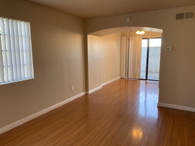 Building Photo - 707 S Webster Ave