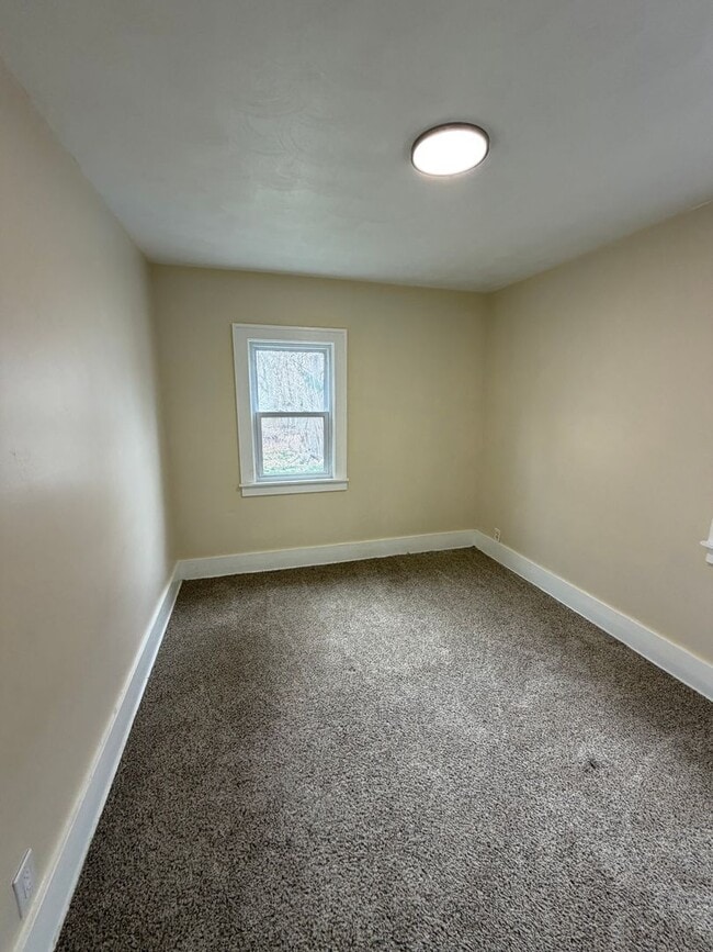 Building Photo - 2 Bed / 1 Bath House for Rent — Lansing, MI