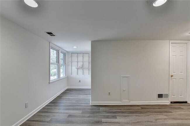 Building Photo - 3914 Granger Dr