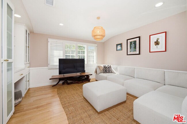 Building Photo - 22428 Victory Blvd