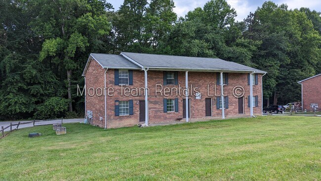 Primary Photo - Just remodeled - 2 Bed/1.5Ba - Sect 8 Acce...