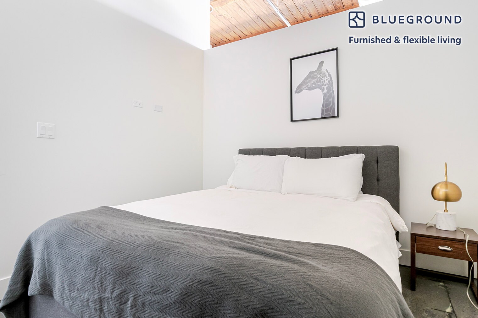 Building Photo - 2061 N Southport Ave