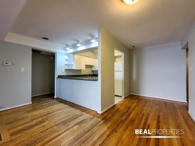 Building Photo - 2 bedroom in CHICAGO IL 60610