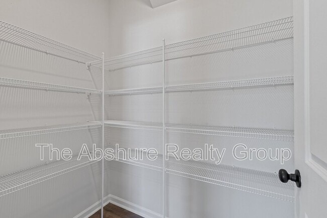 Building Photo - 49 River Bank Rd