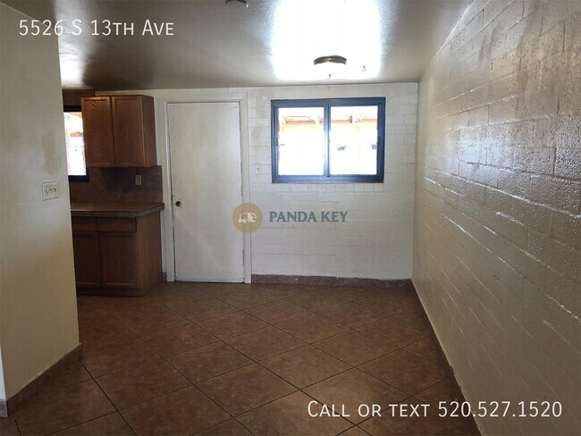 Building Photo - 5526 S 13th Ave