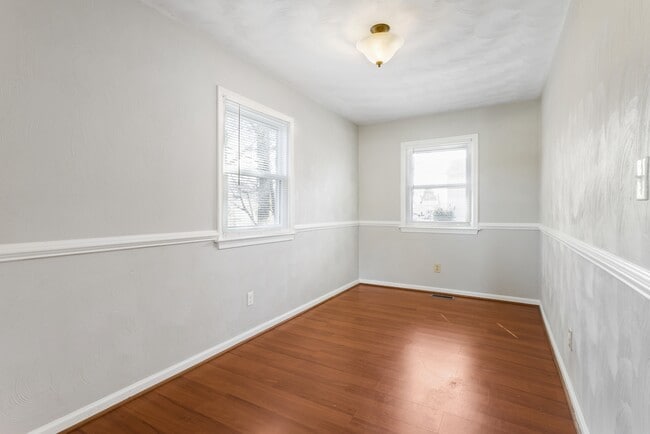 Building Photo - 226 Woodbury Forrest Dr