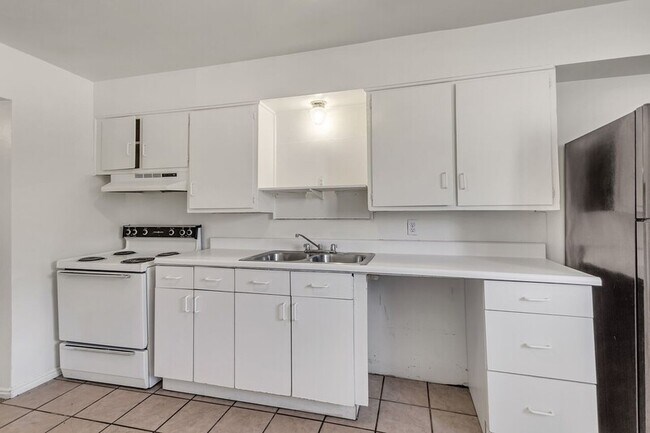 Building Photo - 187 W 2200 S