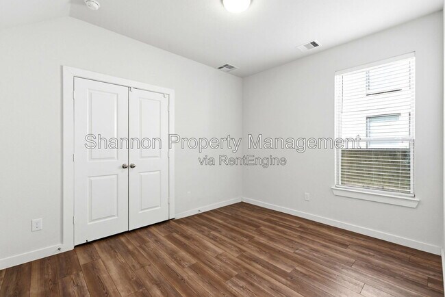 Building Photo - 8017 Whisper Grove Dr