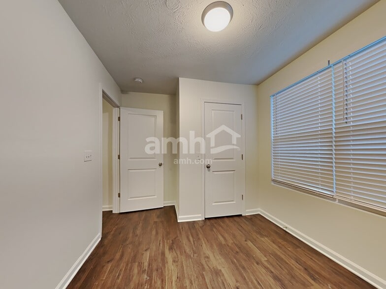 Building Photo - 6605 Shooting Star Dr