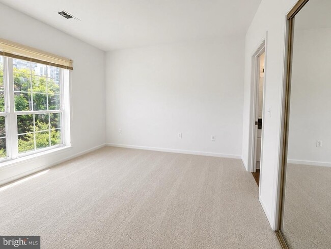 Building Photo - 4550 Strutfield Ln