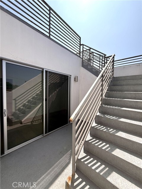 Building Photo - 1042 Garfield Ave