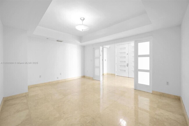 Building Photo - 20201 E Country Club Dr