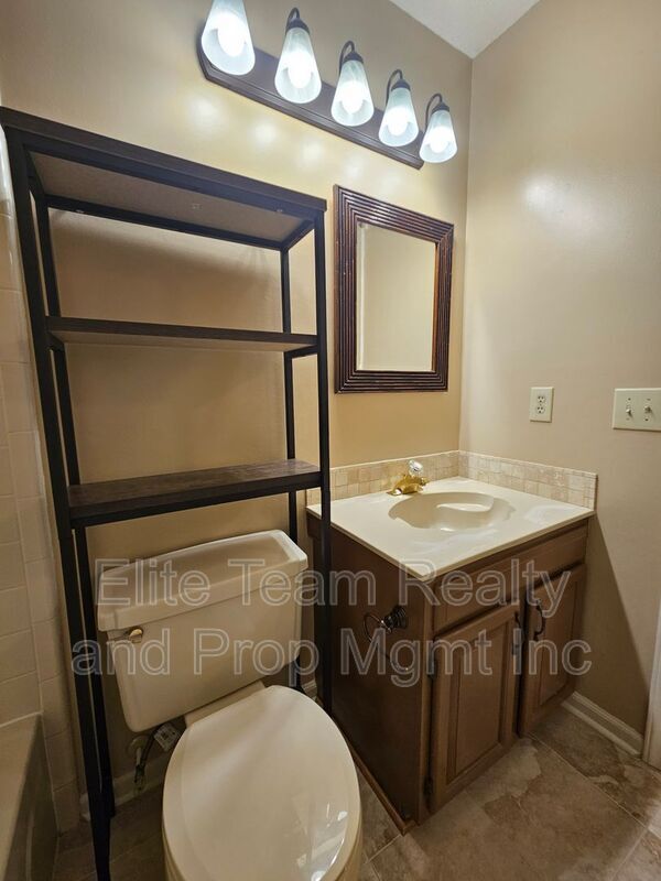 Building Photo - 4015 Brownes Ferry Rd