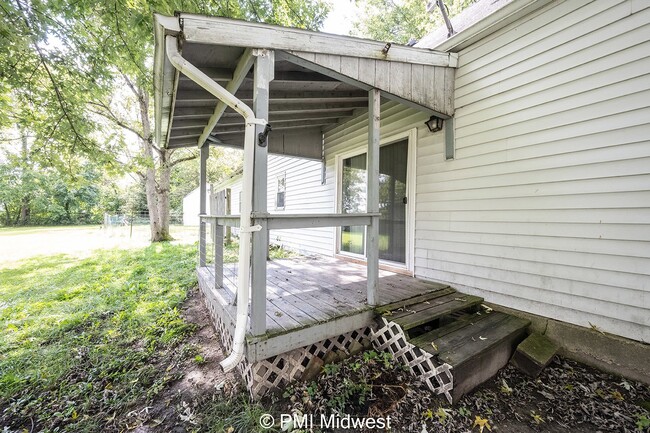 Building Photo - "Charming 2-Bed Sanctuary in Franklin – Co...