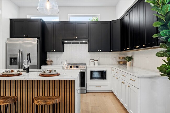 Building Photo - 4108 Cortlandt St