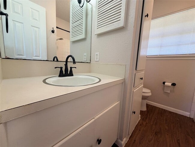 Building Photo - 8520 Woodstone Dr