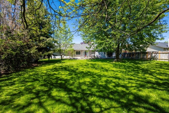 Building Photo - Newly Renovated 3 bed 2 bath home in the heart of MERIDIAN