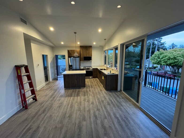 Building Photo - 135 Burlington Dr