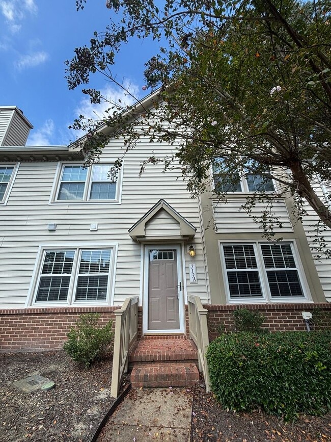 Building Photo - Beautiful Upgraded Condo located in Queens...