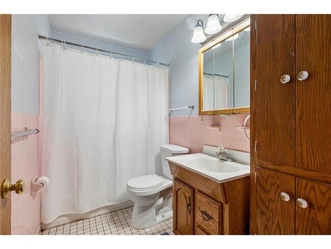 Building Photo - 5542 S 28th Ave