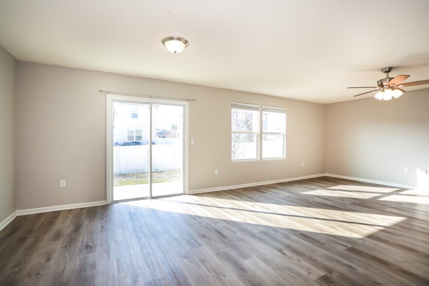 Building Photo - 2303 Pebble Point Dr