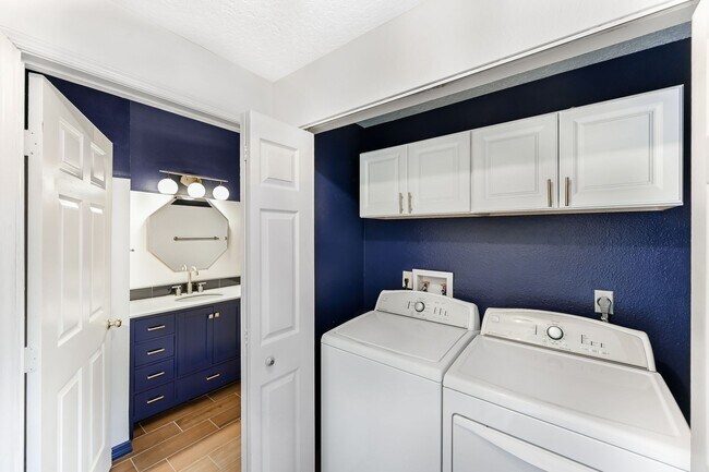 Building Photo - 11520 Villa Grand