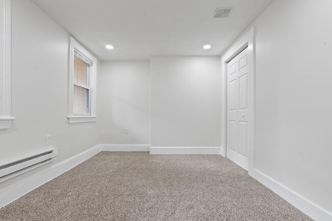 Building Photo - 20 Linden Ct