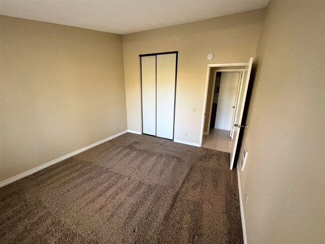 Building Photo - $500 OFF 1ST MONTHS RENT! One Bedroom Condo in Mission Viejo!