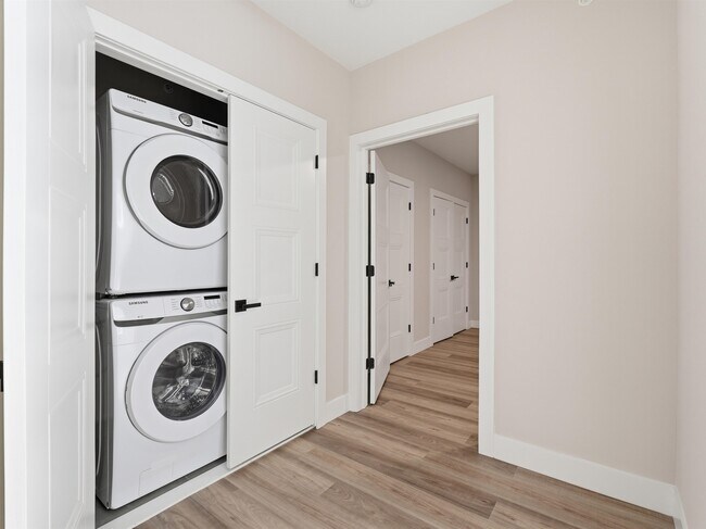 Building Photo - 304 61st St