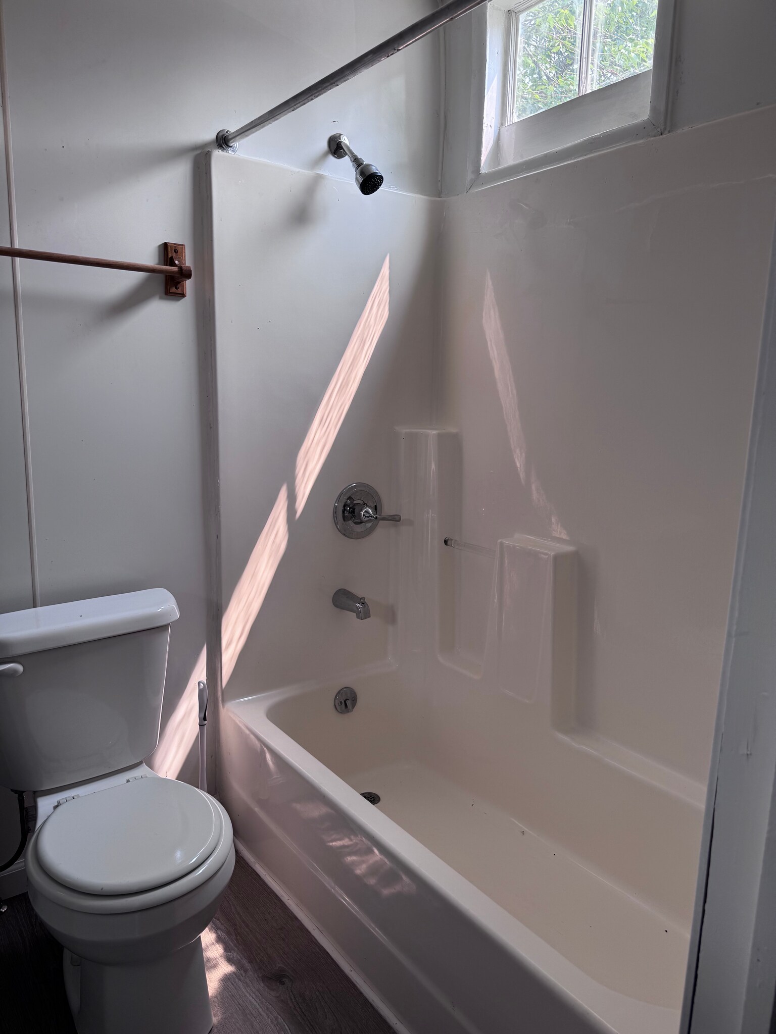 Bath - 906 West Ave