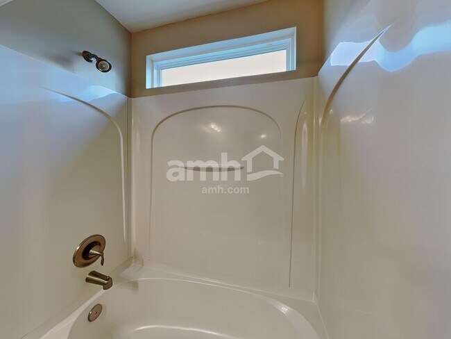 Building Photo - 114 Fining Ct