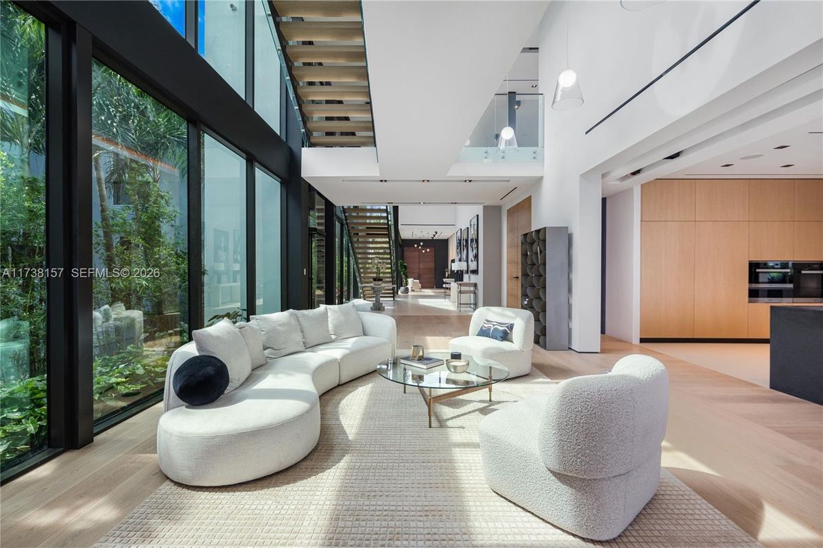 Building Photo - 1369 N Venetian Way