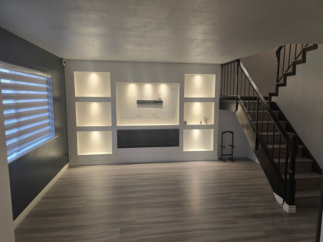 Building Photo - Beautiful Townhome for Rent
