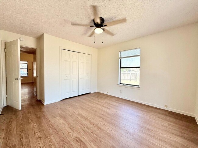 Building Photo - 104 Verna Spur