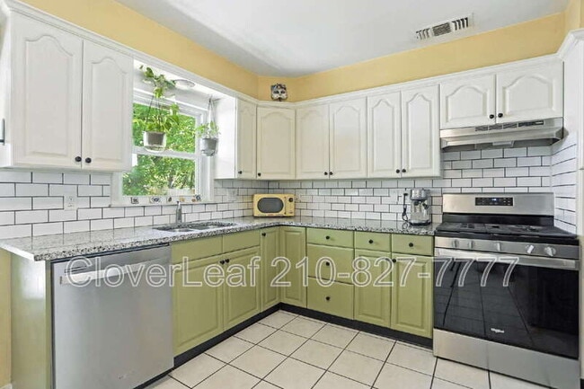 Building Photo - 131 Middlebury Dr