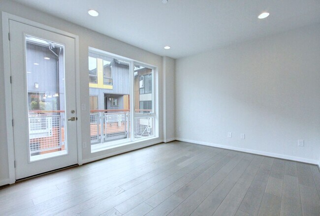 Building Photo - 3Bd/2.75Ba Seattle Townhouse