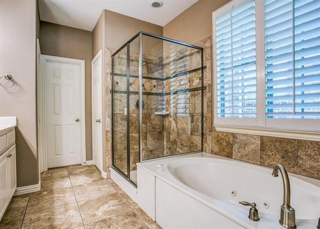 Building Photo - 935 Crestmoor Dr